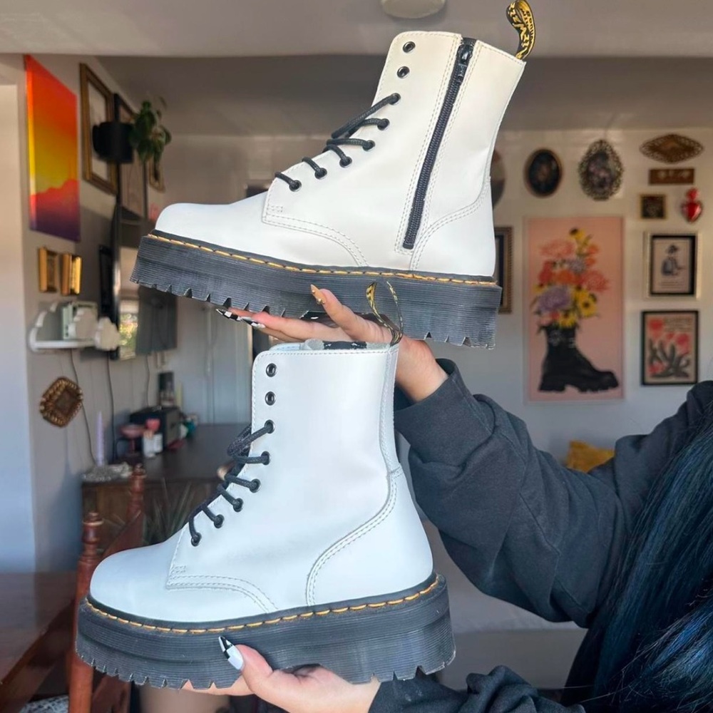 DR MARTENS JADON SMOOTH LEATHER PLATFORM BOOTS